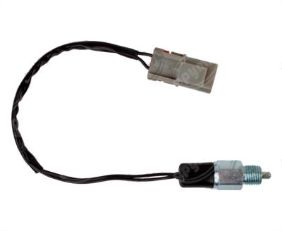 INTERRUPTOR REVERSA 2TERMINALES CORTO NISSAN TSURU II, III QBH DYNAMIC 103417003 